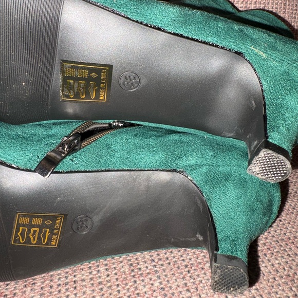 Women’s green Suede Ankle Boots with Side Zip - Picture 7 of 7